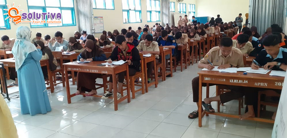 Hari Kedua Empower Youth for Work Program “Job Counseling Workshop” di Indramayu, diikuti lebih dari 100 siswa SMK Negeri 1 Balongan, Indramayu.