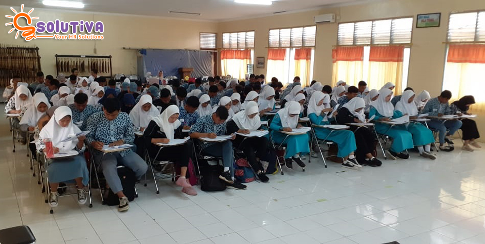 Empower Youth for Work Program “Job Counseling Workshop” di Indramayu, hari pertama diikuti 100 siswa SMK. Terdiri dari SMKN 1 Sindang, SMK PGRI Indramayu & SMK Mitra Maritim Indramayu.